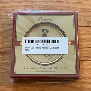 Bésame Light Cashmere Powder Compact